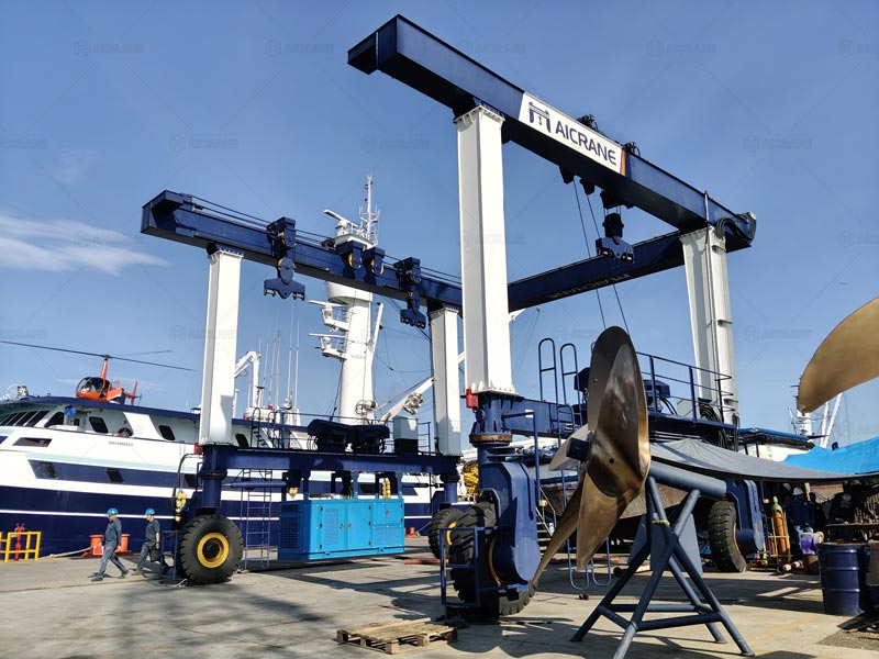 Grúa Pórtico para Barcos de 50 Toneladas Tipo U para Manejo de Yates en México