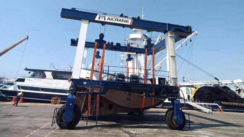 Grúa Pórtico para Barcos en la Acuicultura y Pesca Industrial: reduce significativamente los tiempos de inactividad